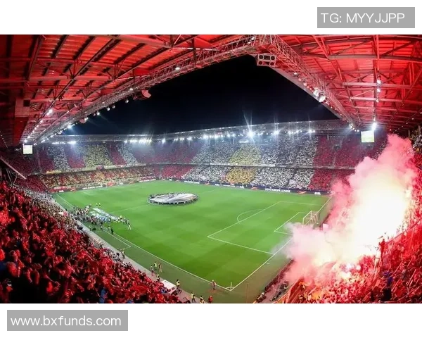 足球巨星同框合影展现荣耀时刻与无尽激情,引领球迷梦想飞扬 足球巨星同框合影展现荣耀时刻与无尽激情,引领球迷梦想飞扬