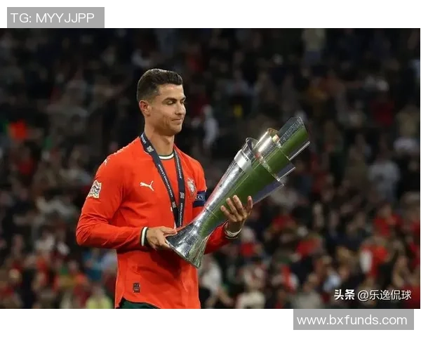 足球金牌重量揭秘:一位球星的荣誉背后有多少克的荣耀 足球金牌重量揭秘:一位球星的荣誉背后有多少克的荣耀