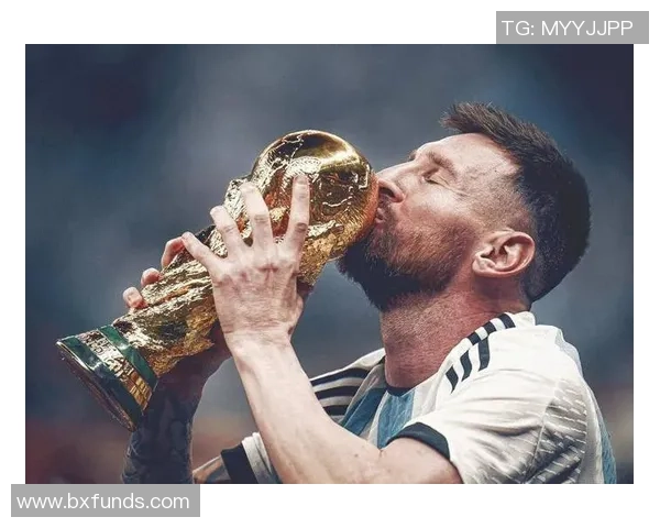 近十年足坛巨星回顾：梅西C罗内马尔萨拉赫等球员崛起与传奇演绎