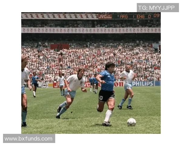 马拉多纳足球星卡牌经典再现球场传奇与伟大瞬间